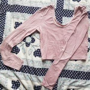 Light pink V-neck long sleeve crop top